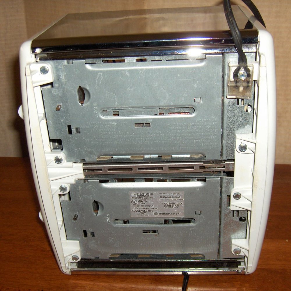 Toaster 1-4 Slice, Kenmore Toastmaster Cool Steel 01065C - Picture 8 of 9